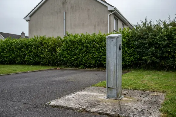 Borne sur pied dans l’allée